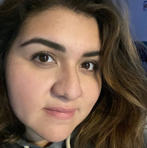 Meet your Posher, Adriana